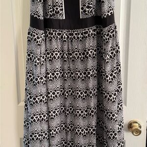 Elegant Black and White Maxi Dress